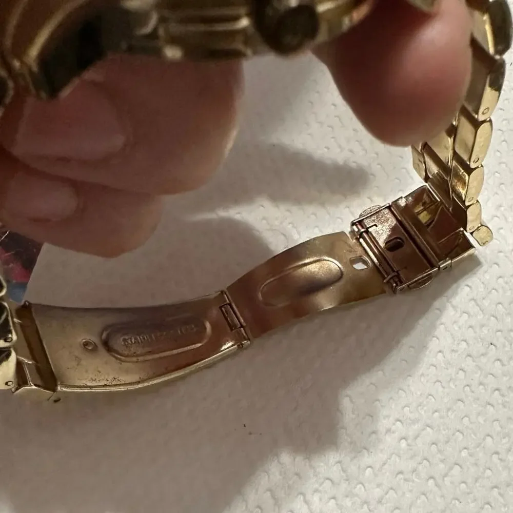 Michael Kors-3113 Woman’s Gold Tone Watch w/new Battery 100 Meters tested works - Picture 9 of 12